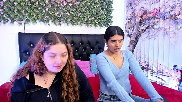 valeria and zoe online show from May 19, 2026, 2:12 pm