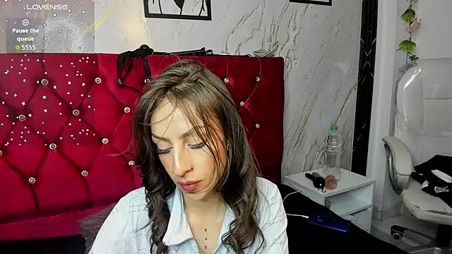 Snapshot of Miis_Beella chatting on May 28, 2026, 8:06 pm Miis Beella online show from May 28, 2026, 8:06 pm