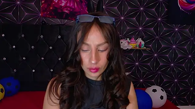 Snapshot of Miis_Beella chatting on July 9, 2026, 12:53 pm Miis Beella online show from July 9, 2026, 12:53 pm