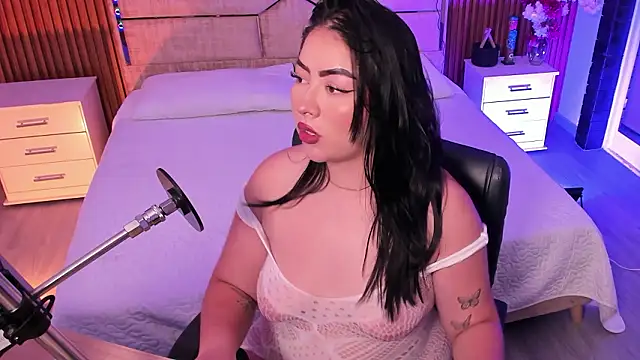 Emberrvelvet online show from March 15, 2026, 5:46 am