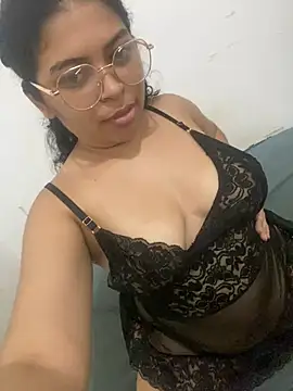 Snapshot of luciasousa chatting on February 26, 2026, 5:01 pm luciasousa online show from February 26, 2026, 5:01 pm