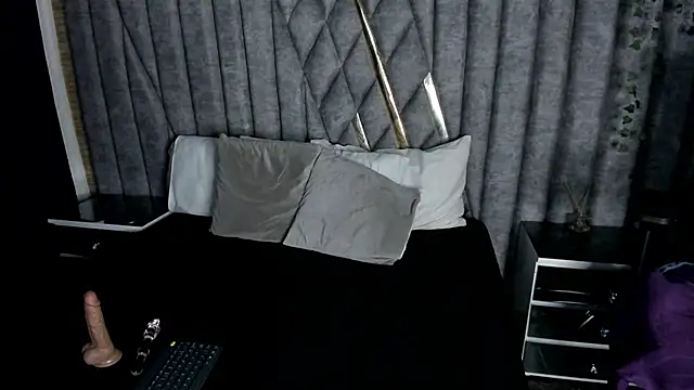 EmeelyMuller online show from March 10, 2026, 4:06 am