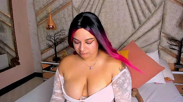 EmeelyMuller online show from May 21, 2026, 4:41 am