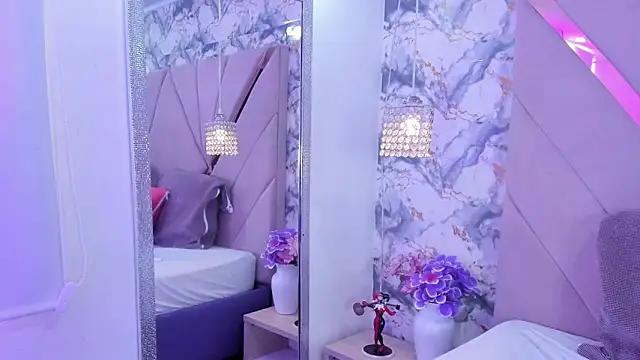 violetaluxx online show from April 9, 2026, 4:56 pm