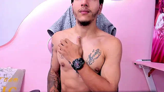 DanteLuxx online show from April 10, 2026, 3:45 am