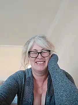 Snapshot of FlirtyFleur-x chatting on April 2, 2026, 7:06 am FlirtyFleur-x online show from April 2, 2026, 7:06 am