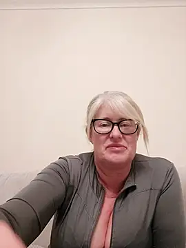 Snapshot of FlirtyFleur-x chatting on April 4, 2026, 7:55 pm FlirtyFleur-x online show from April 4, 2026, 7:55 pm