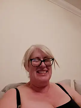 Snapshot of FlirtyFleur-x chatting on April 18, 2026, 7:58 pm FlirtyFleur-x online show from April 18, 2026, 7:58 pm