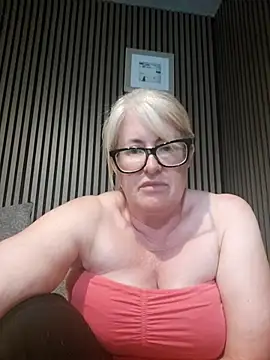 Snapshot of FlirtyFleur-x chatting on May 25, 2026, 6:58 pm FlirtyFleur-x online show from May 25, 2026, 6:58 pm