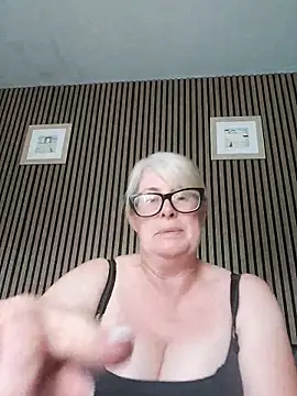 Snapshot of FlirtyFleur-x chatting on May 29, 2026, 3:10 pm FlirtyFleur-x online show from May 29, 2026, 3:10 pm