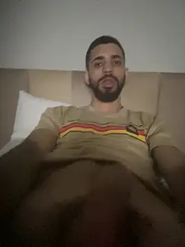 magrinhoGStZ8 online show from May 26, 2026, 2:29 am