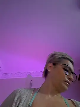 LunaBlaise online show from April 17, 2026, 7:22 am