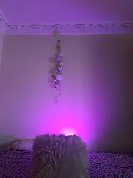 LunaBlaise online show from April 19, 2026, 8:24 am