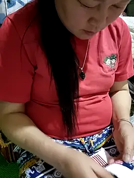 Snapshot of phay79 chatting on April 9, 2026, 12:32 pm phay79 online show from April 9, 2026, 12:32 pm