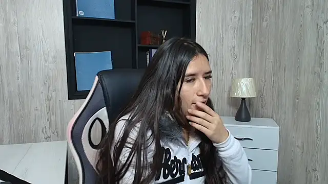 LilyRossi  online show from May 15, 2026, 1:51 pm