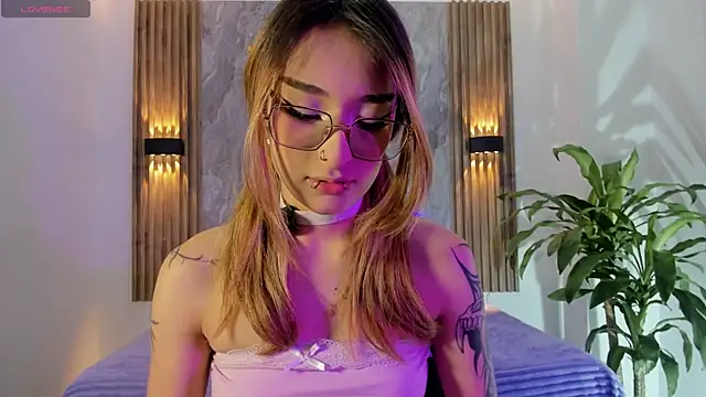 Snapshot of Melodylanee chatting on April 21, 2026, 11:05 am Melodylanee online show from April 21, 2026, 11:05 am