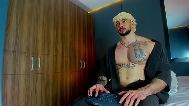 massimo visconti online show from March 11, 2026, 2:39 am