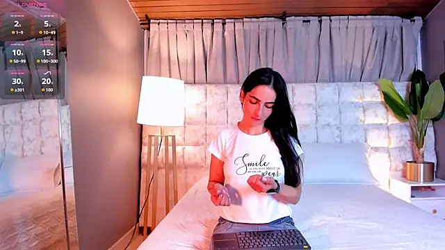 Snapshot of Samantha_Velle chatting on May 19, 2026, 1:39 pm Samantha Velle online show from May 19, 2026, 1:39 pm