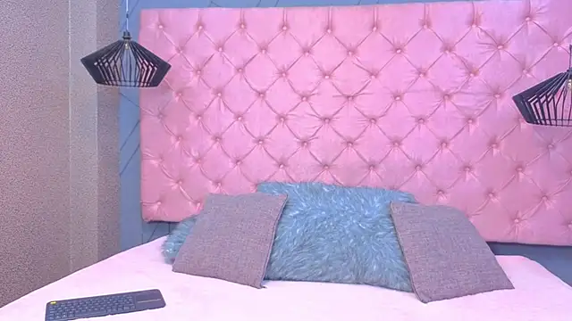 SARA HORNY- online show from April 9, 2026, 3:17 am