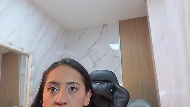 Lola roses tf online show from March 8, 2026, 1:15 pm