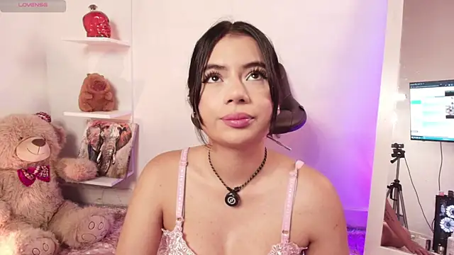 ema parkerr online show from April 13, 2026, 10:26 pm