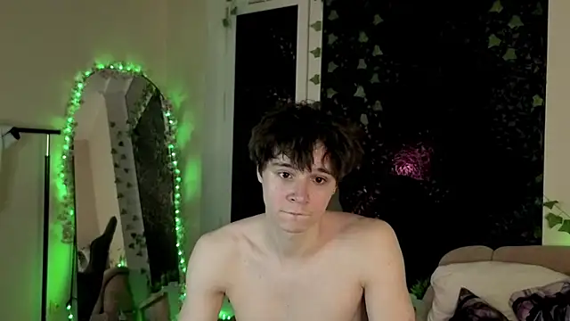 AnthonyCuutie online show from April 15, 2026, 7:58 pm