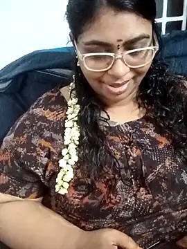 Snapshot of deepika-mallus chatting on May 10, 2026, 4:34 pm deepika-mallus online show from May 10, 2026, 4:34 pm