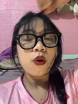 Snapshot of Leeeeiu chatting on May 1, 2026, 3:05 pm Leeeeiu online show from May 1, 2026, 3:05 pm