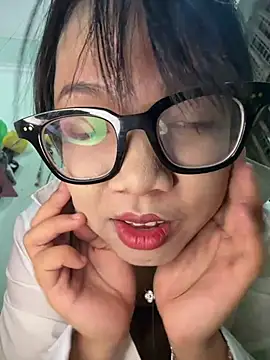 Leeeeiu online show from July 21, 2026, 3:25 pm