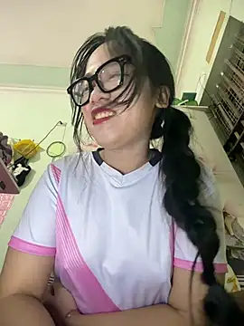 Leeeeiu online show from July 28, 2026, 3:21 pm