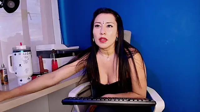 Snapshot of Terra__Rouse_ chatting on April 30, 2026, 11:27 am Terra Rouse online show from April 30, 2026, 11:27 am