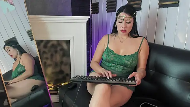 Snapshot of Terra__Rouse_ chatting on July 8, 2026, 10:53 am Terra Rouse online show from July 8, 2026, 10:53 am