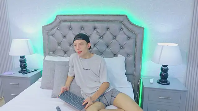 CherryAndDax online show from June 1, 2026, 12:51 pm