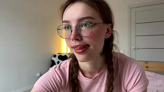 Lolatatee online show from March 26, 2026, 4:07 am