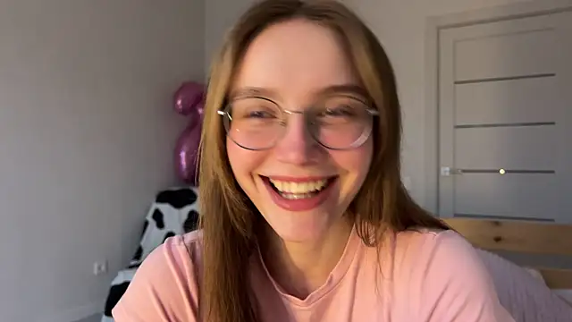 Lolatatee online show from March 31, 2026, 4:02 am