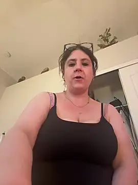 bratbabyannax online show from April 25, 2026, 1:52 am