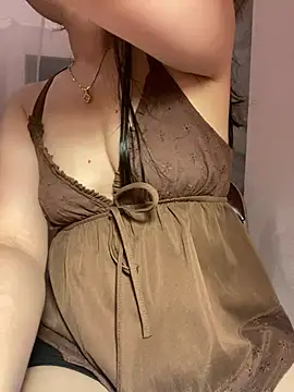 Snapshot of Liisa_loveU chatting on July 21, 2026, 10:28 am Liisa loveU online show from July 21, 2026, 10:28 am