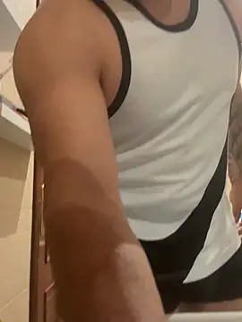 alexandeerr1986 online show from April 13, 2026, 6:02 pm