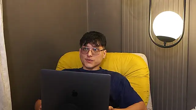 Mia and Belmonth online show from March 28, 2026, 7:02 pm