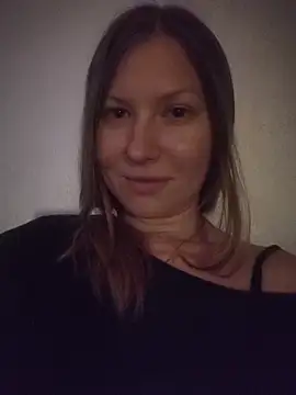 Snapshot of August_Shine chatting on May 27, 2026, 6:27 pm August Shine online show from May 27, 2026, 6:27 pm