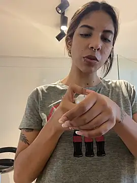 VioletaHills  online show from April 1, 2026, 12:28 pm