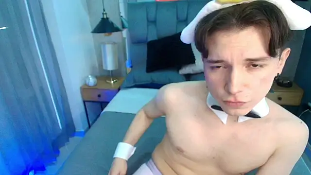 hollannd  online show from April 4, 2026, 1:19 pm