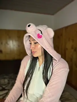 Miss Dani online show from April 17, 2026, 4:37 am