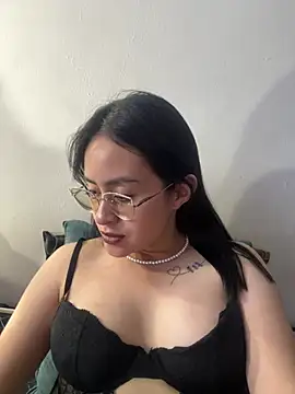 Snapshot of Anni_Rose chatting on March 12, 2026, 12:00 pm Anni Rose online show from March 12, 2026, 12:00 pm