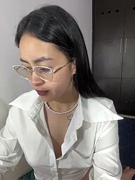 Snapshot of Anni_Rose chatting on March 18, 2026, 9:01 am Anni Rose online show from March 18, 2026, 9:01 am