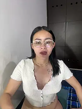 Snapshot of Anni_Rose chatting on April 6, 2026, 9:10 am Anni Rose online show from April 6, 2026, 9:10 am