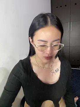 Snapshot of Anni_Rose chatting on April 11, 2026, 9:13 am Anni Rose online show from April 11, 2026, 9:13 am