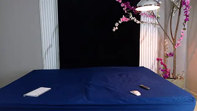 Danteandviolete cr online show from May 6, 2026, 11:37 am