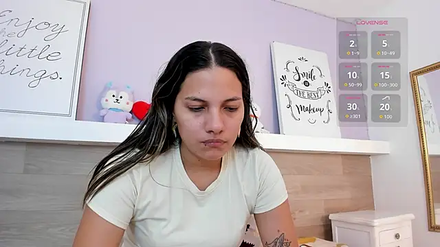 EmmaSanchez  online show from May 26, 2026, 1:40 pm