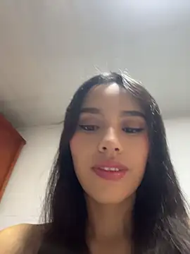 Mia-villalobos online show from May 2, 2026, 11:59 am
